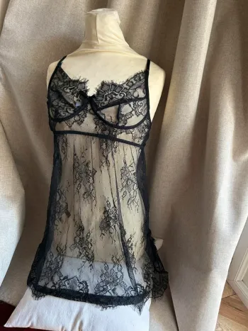 Nuisette en dentelle noire