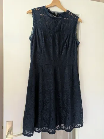 Magnifique robe bleu en dentelle Mela London taille 44