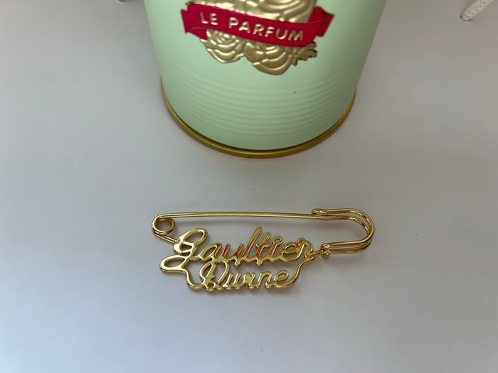 Broche pin’s Jean Paul Gaultier Divine neuve