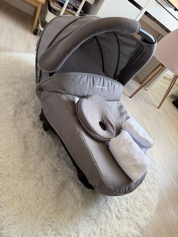Nacelle Bébé Confort + bâche pluie + drap housse + oreiller pour bébé