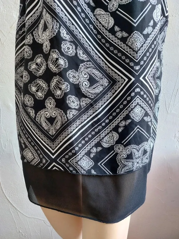 Tunique à motifs noir et blanc avec joli col Taille 48 - photo numéro 3