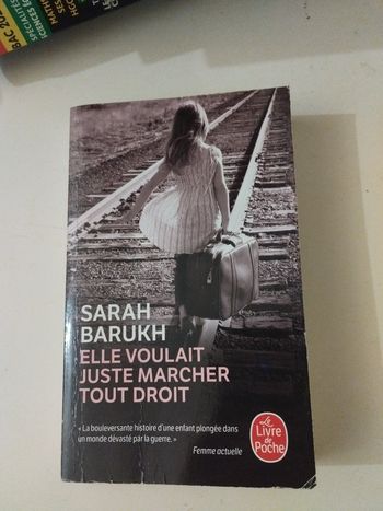 Livre Elle voulait juste marcher tout droit - Sarah Barukh