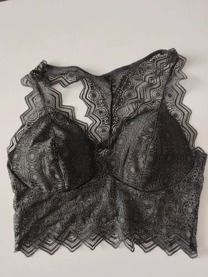 Soutien-gorge en dentelle, Chantal
