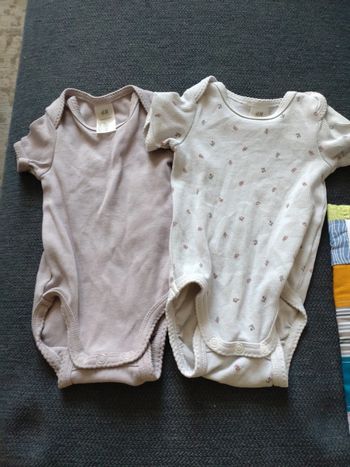 Lot bodies H&M taille 1/3 mois