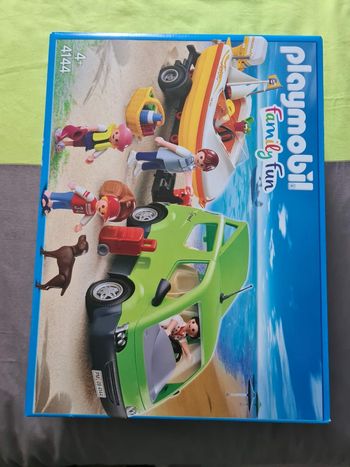 Boîte neuve playmobil voiture remorque bateau 