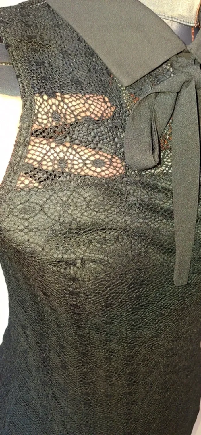 Haut dentelle noir sans manches col Claudine - photo numéro 4
