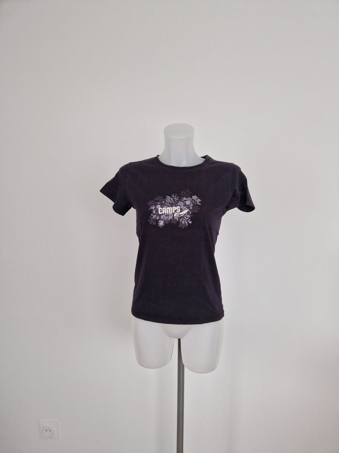 Haut noir avec motifs fleurs, feuilles Camps United