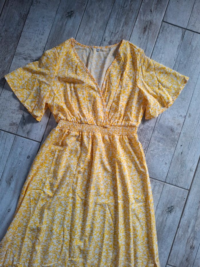 Robe jaune - photo numéro 2