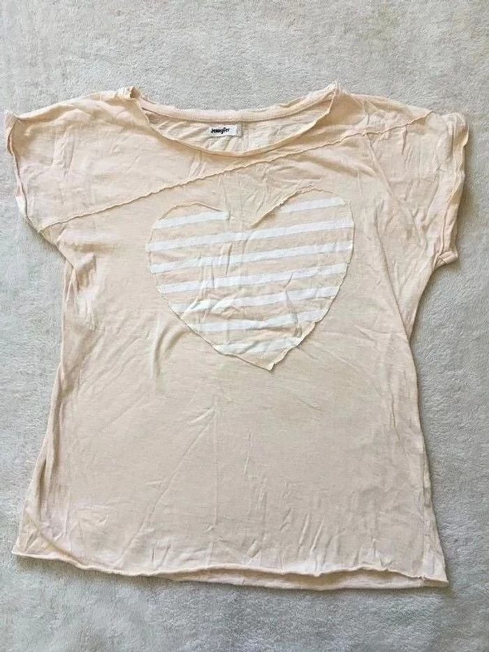 Haut t-shirt beige crème avec motifs coeurs rayures à manches courtes col rond