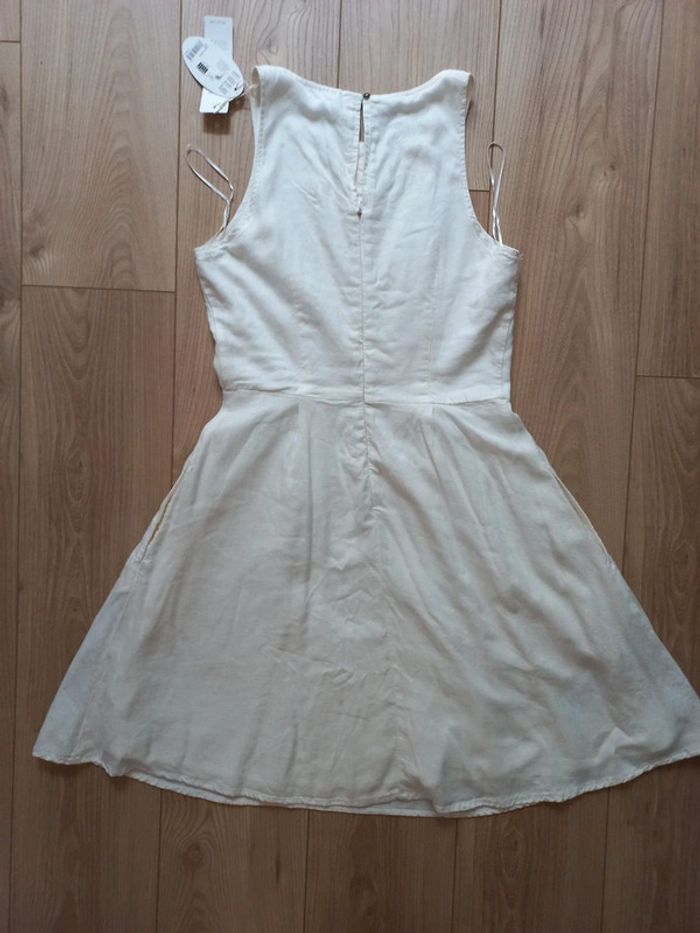 Robe beige/blanche taille 38 (France) - photo numéro 6