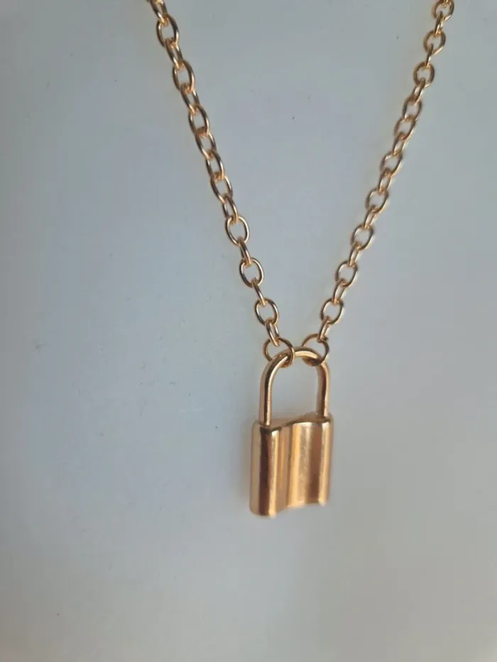 Collier fantaisie doré pendentif cadenas - photo numéro 2