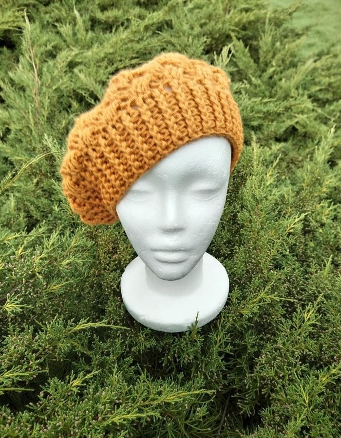 Bonnet Béret crochet couleur moutarde - photo numéro 4