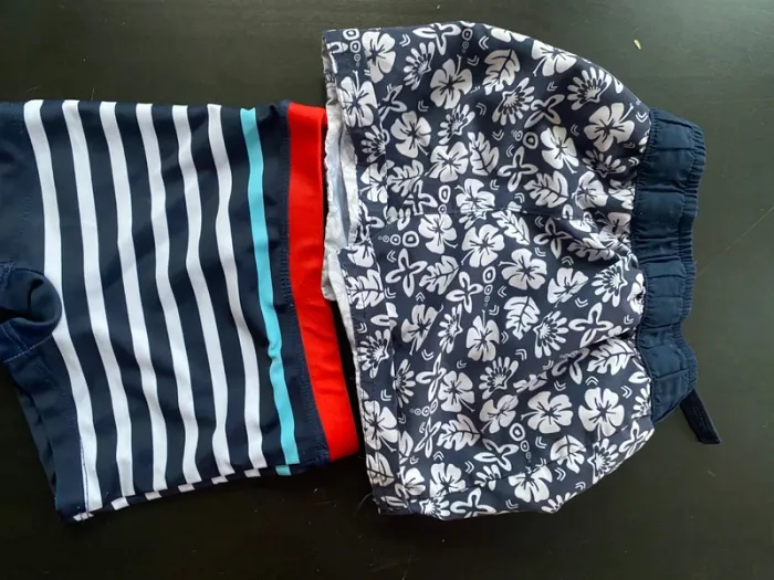 2 maillots de bains 18 mois - photo numéro 2