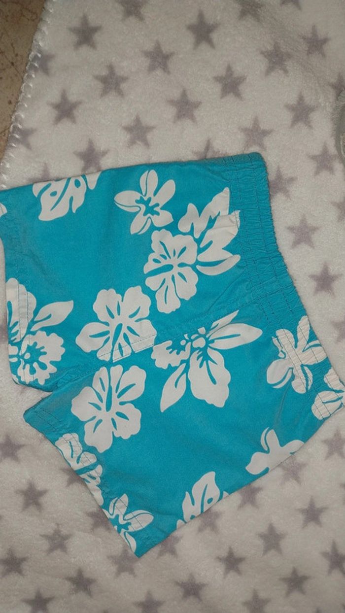 Short de bain bleu turquoise imprimé fleurs état neuf Taille 12 mois - photo numéro 6