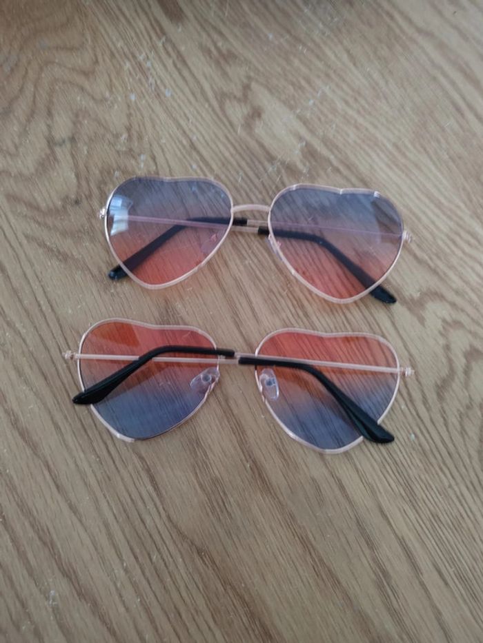 Deux paires de lunettes coeur fantaisie - photo numéro 3
