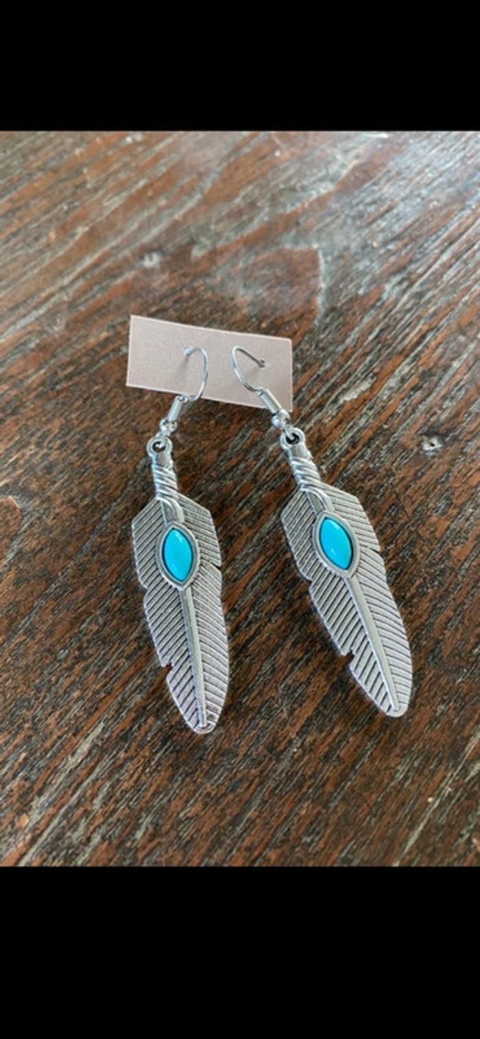 Magnifique paire de boucles d’oreilles avec plumes et turquoise - photo numéro 4