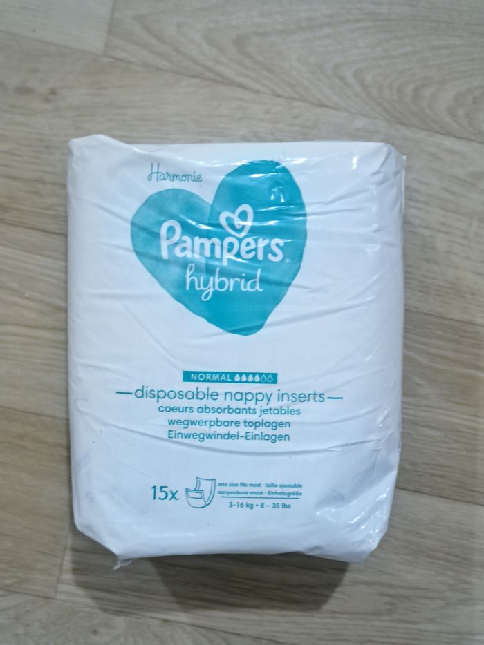 3 paquets de couches jetables Pampers hybrid