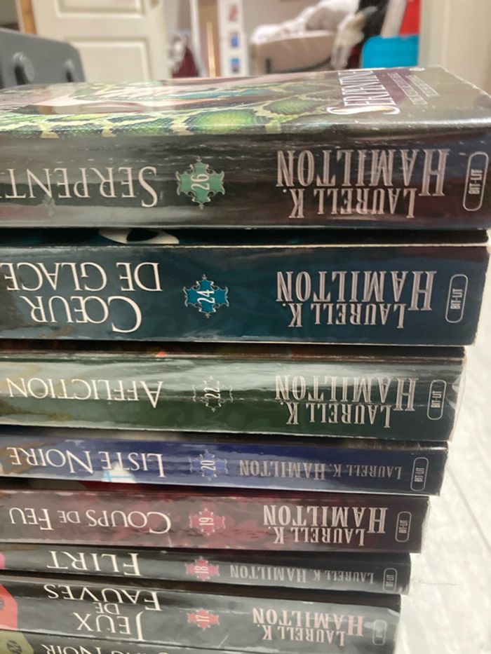 Lot livres Laurell K.Hamilton - photo numéro 4