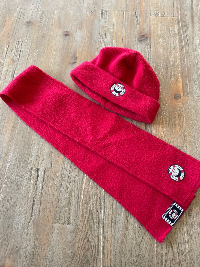 Echarpe et bonnet polaire elle est où la mer