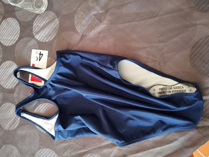 Maillot de bain fille 8 ans neuf - photo numéro 2