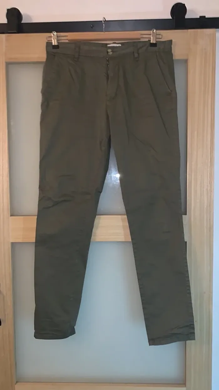 Chino pull and bear
