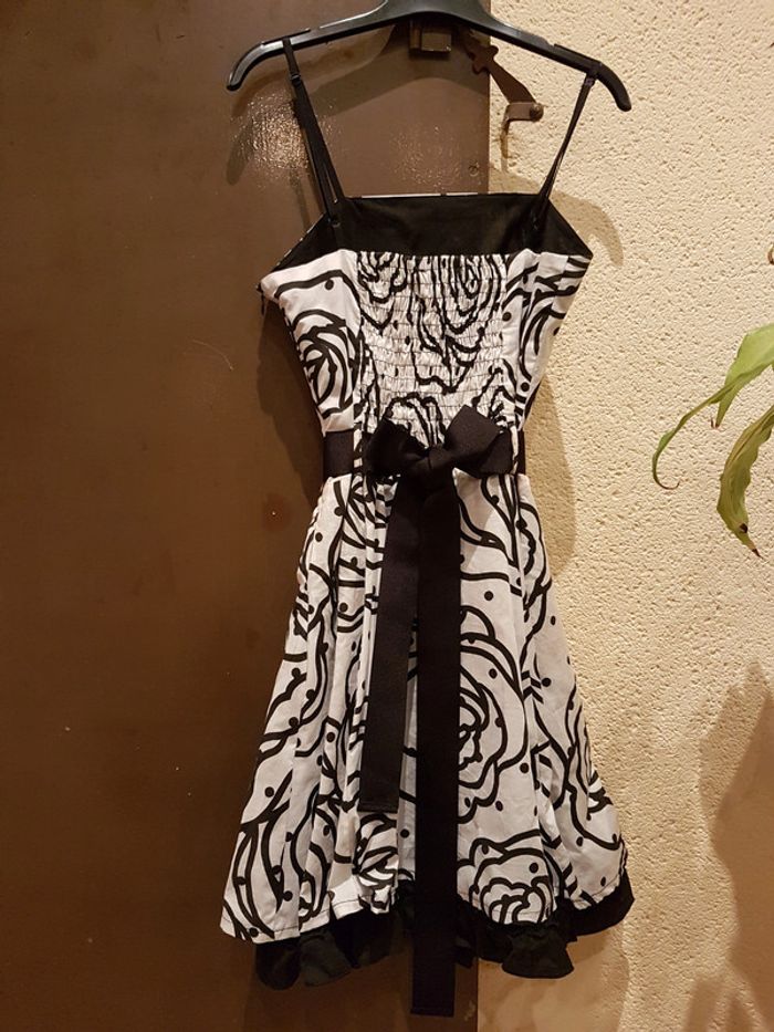 Robe blanche et noire - photo numéro 2