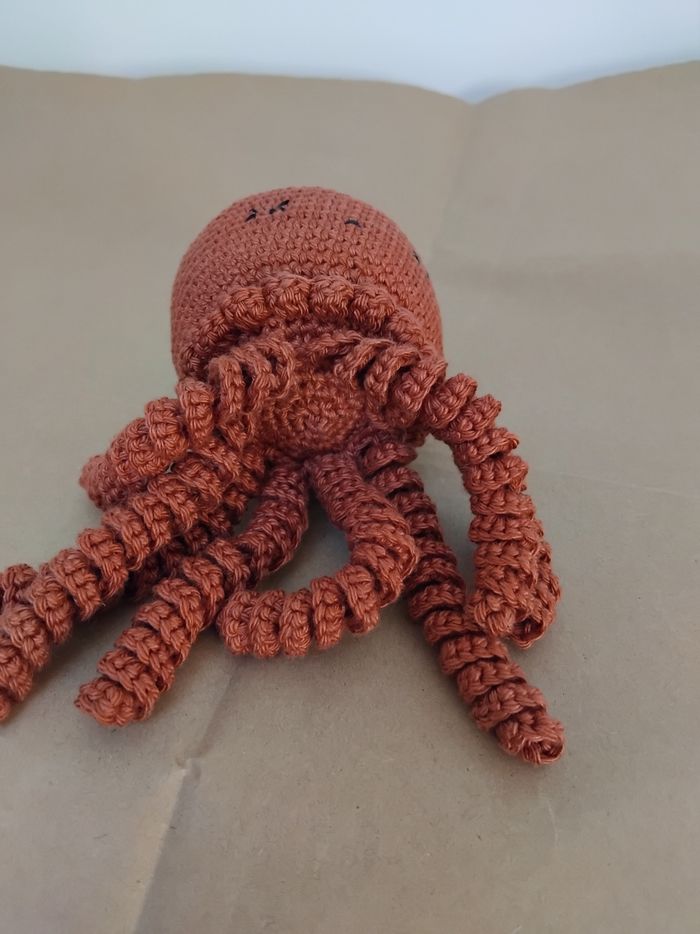 Doudou pieuvre au crochet - photo numéro 3