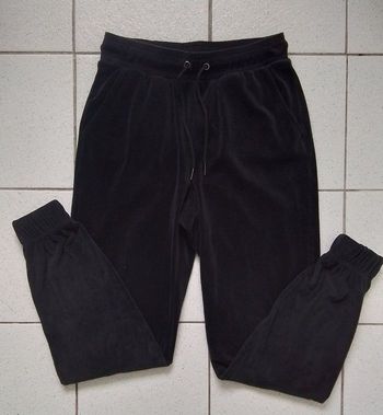 Bas de pyjama doux noir.