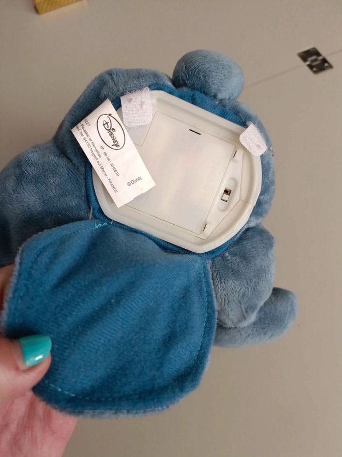 Peluche Stitch qui chante et danse. - photo numéro 6