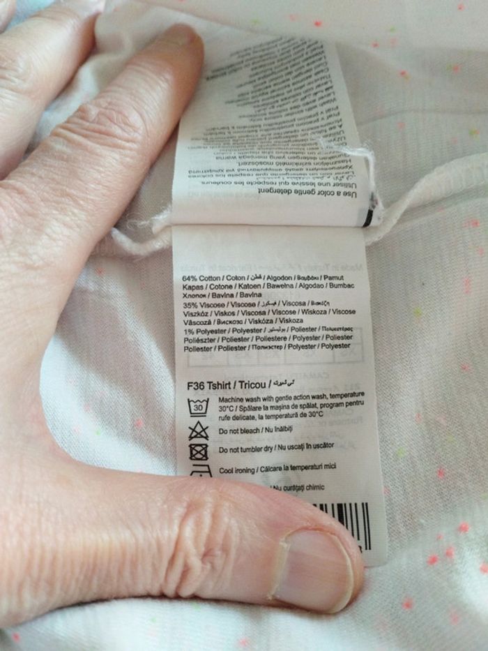 Tee-shirt tacheté fluo - photo numéro 3