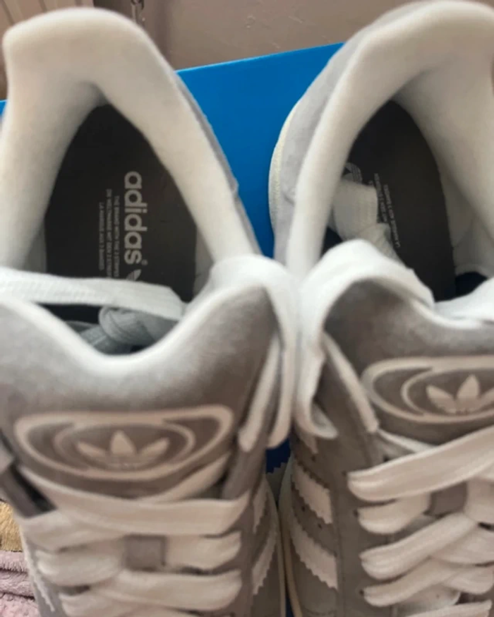 Baskets Adidas 00S  taille 40 - photo numéro 3