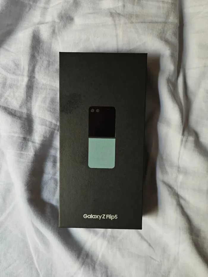 Samsung Galaxy Z Flip 5 - photo numéro 2