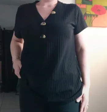 Superbe Tee-shirt noir léger simple à porter taille M