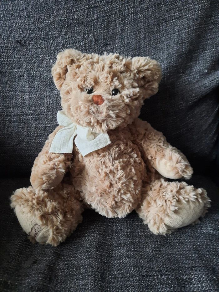 Ours marron avec nœud blanc bukowski