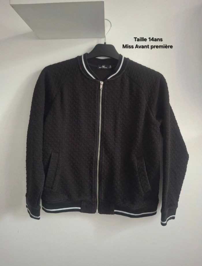 Gilet zippé taille 14ans 🖤