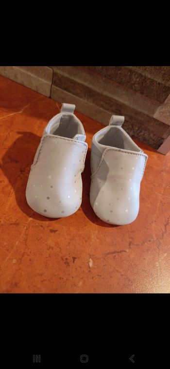 Chaussures bébé taille 0 /6 mois