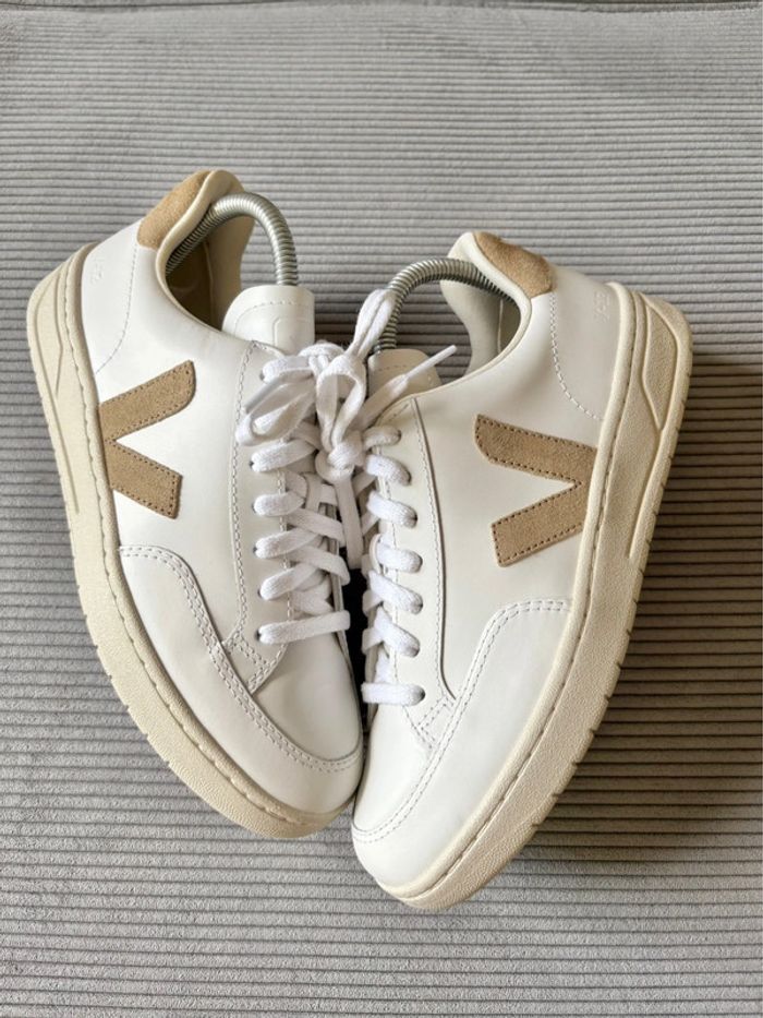 Chaussures veja V12 blanches et marrons / taille 39