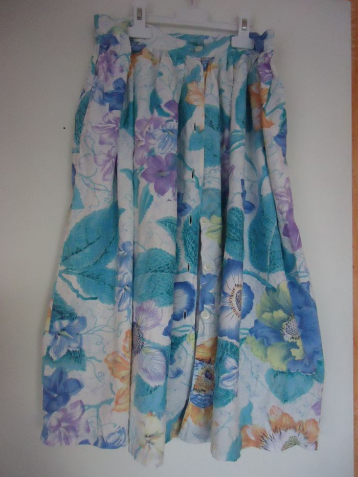 Jupe T 38 + T-shirt offert
