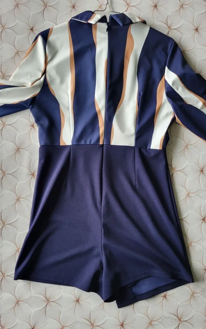 Combinaison short simili jupe bleu marine Femme Shein Taille M très bon état - photo numéro 3
