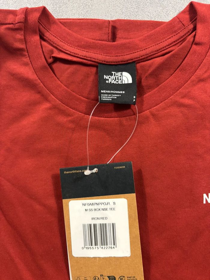 T-Shirt The North Face Rouge Taille S Neuf avec étiquette - photo numéro 4