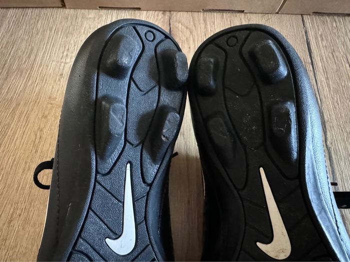 Baskets foot Nike pointure 38 très bon état - photo numéro 19