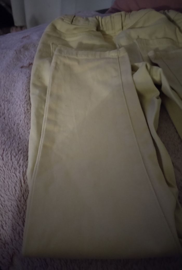 Jeans jaune clair "Kiabi" taille réglable 98% coton peu porté - photo numéro 7