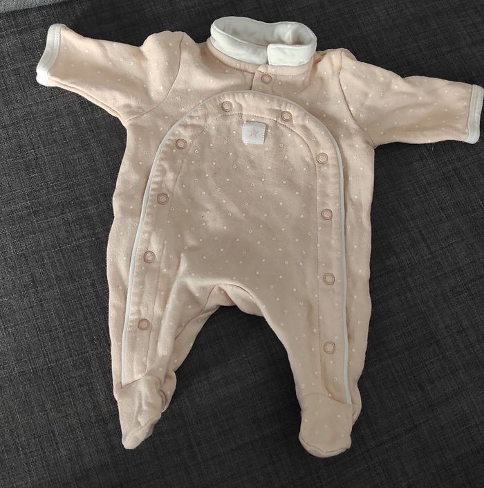 Pyjama naissance et deux bonnets