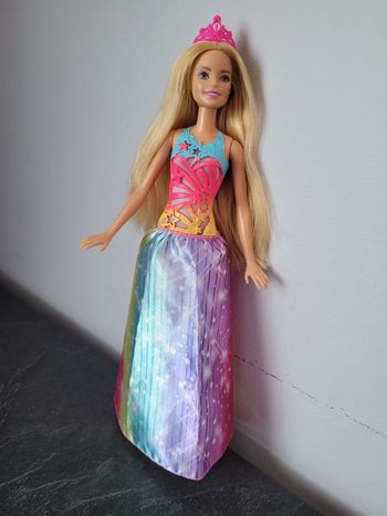 Barbie Princesse Dreamtopia Arc-en-ciel son et lumière Mattel 2013
