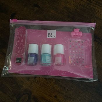 Vernis pour enfants avec lime et stickers avec une pince