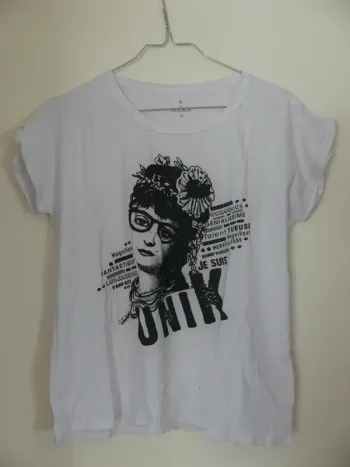t-shirt blanc avec dessin