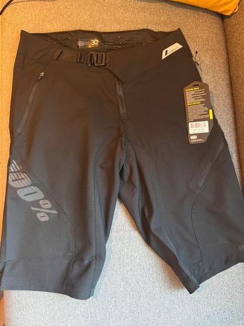 Short MTB / vtt 100% (100percent) Airmatic taille S neuf sous blister