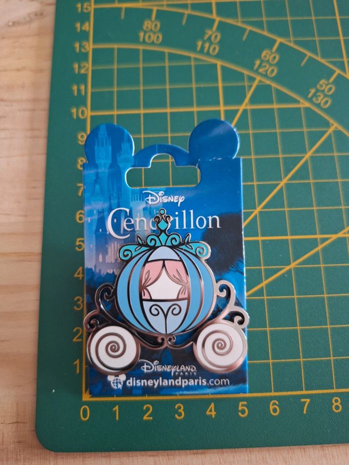 Pin's Disney Carrosse Cendrillon Neuf - photo numéro 3