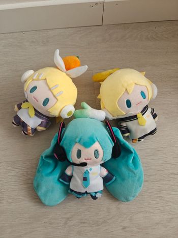 Lot 3 Peluches Vocaloid hatsune miku kagamine Rin et  Len