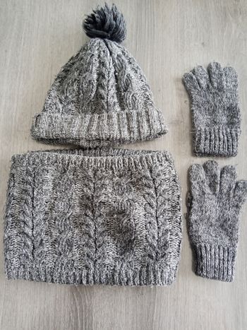 Bonnet, gants, écharpe